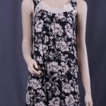Black short dress with dantel