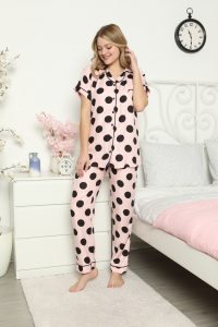 A soft pink pajama set with short sleeves - Image 2