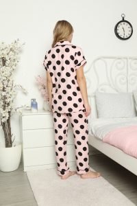 A soft pink pajama set with short sleeves - Image 3